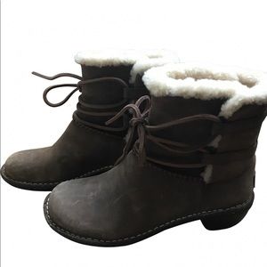 Ugg Leather Snow Boots. Very good condition!